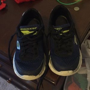 Sketchers boys size 11 GUC